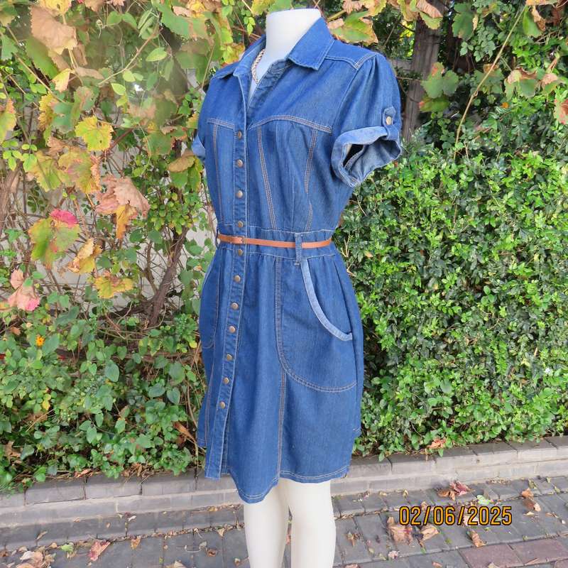 FASHION EXPRESS blue denim capped sleeve knee length dress in polycotton. Size 38