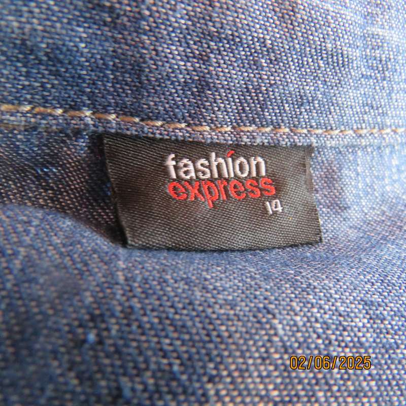 FASHION EXPRESS blue denim capped sleeve knee length dress in polycotton. Size 38