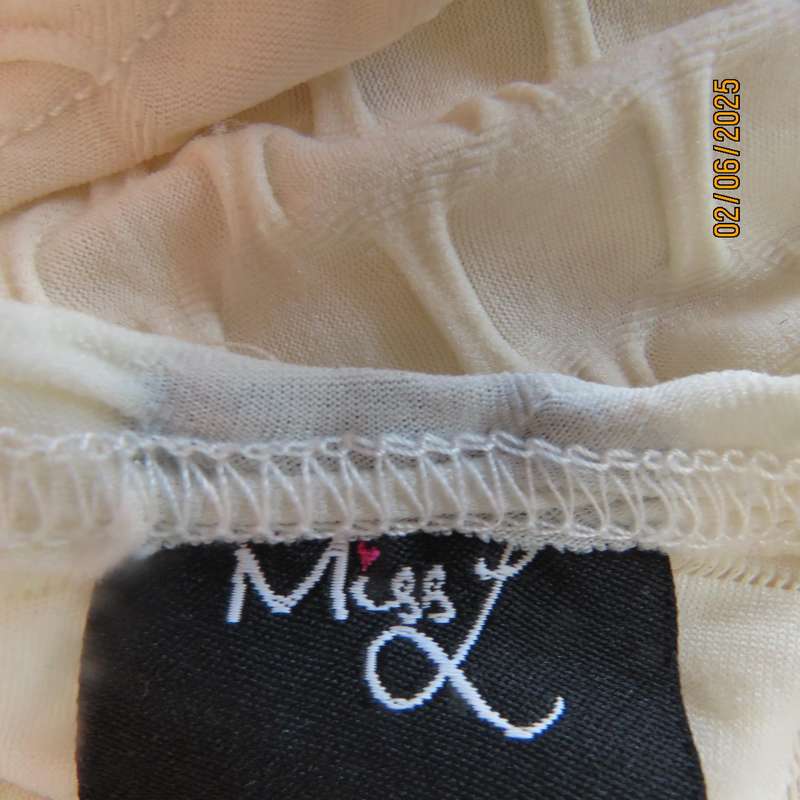MISS L rich cream bodycon bubble stretch polyester dress. Capped sleeves. Size 34