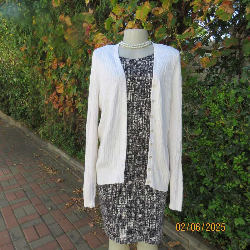 PRINGLE of Scotland 100% cotton cable knit long sleeve button down size 42 cardigan