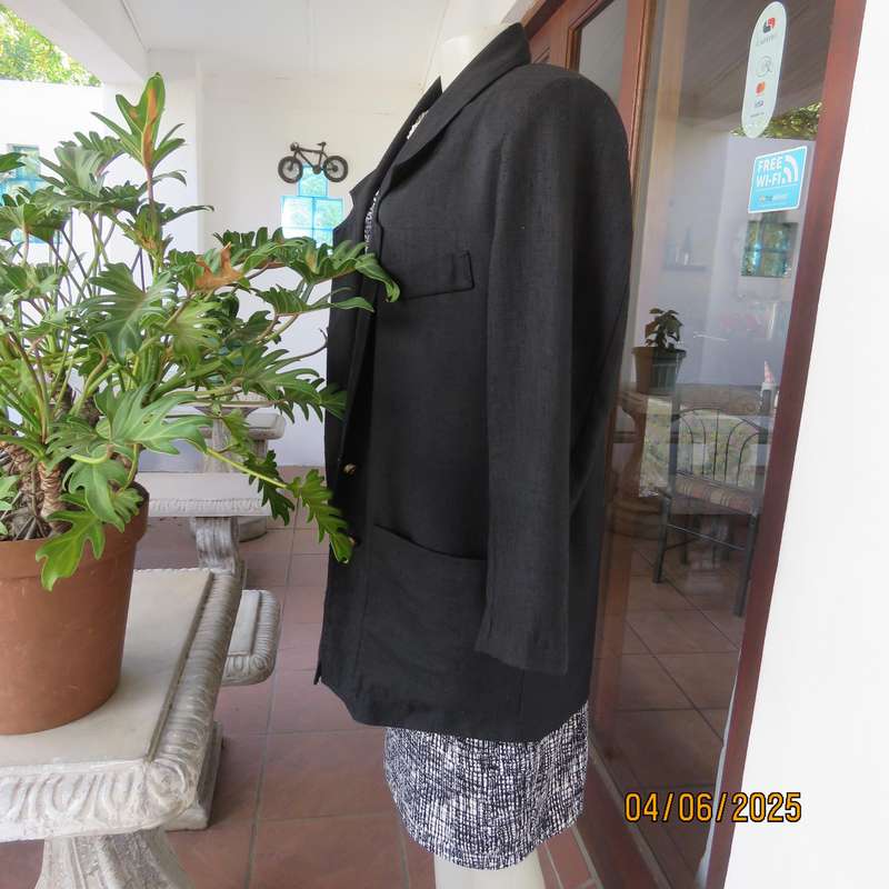 HABITS long sleeve jacket in textured polyester size 40. Large front pockets.