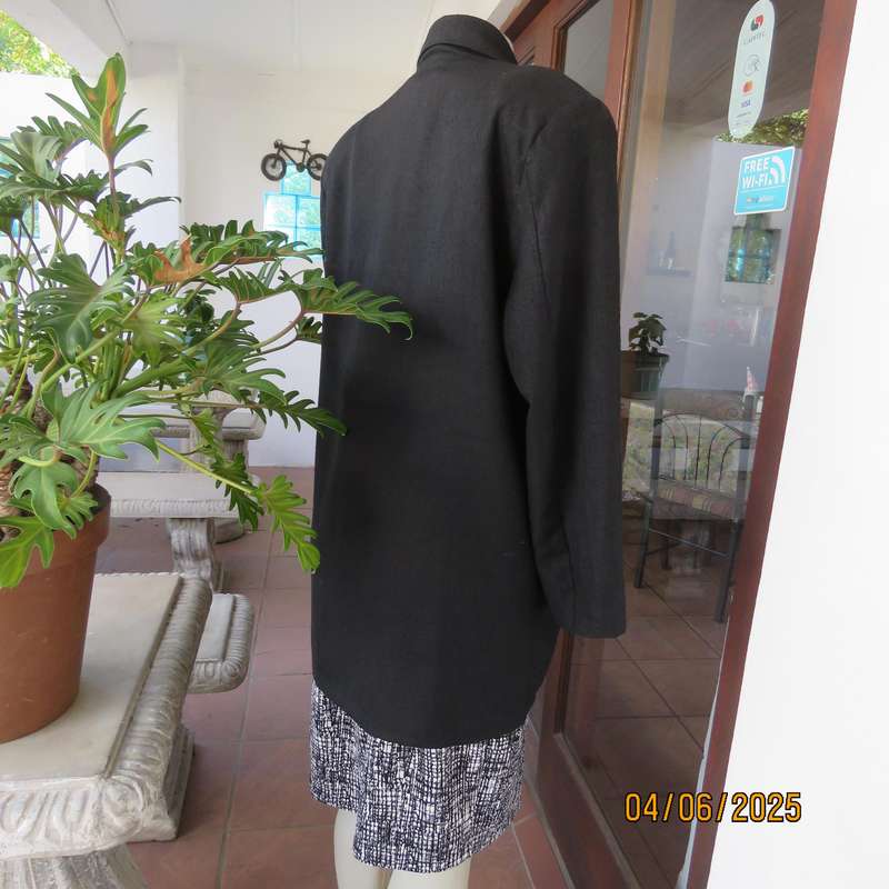 HABITS long sleeve jacket in textured polyester size 40. Large front pockets.