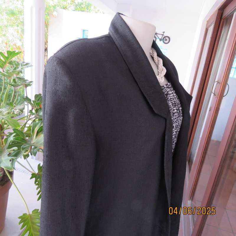 HABITS long sleeve jacket in textured polyester size 40. Large front pockets.
