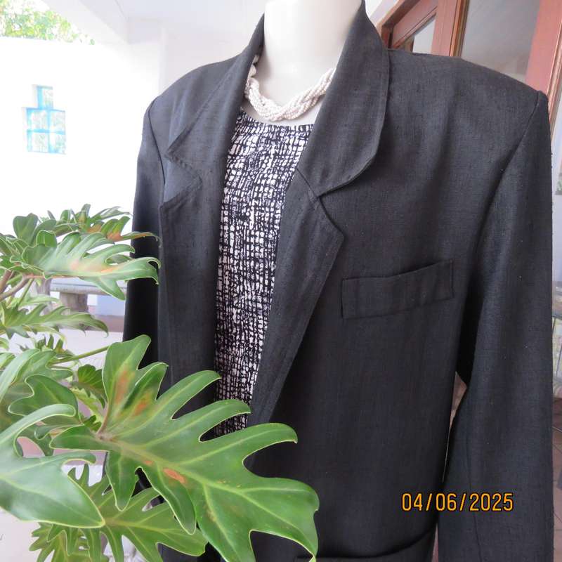 HABITS long sleeve jacket in textured polyester size 40. Large front pockets.