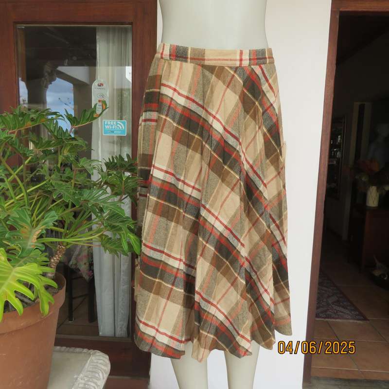 Vintage permanent pleated warm check autumn colour skirt size 34. As new