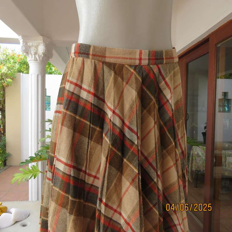 Vintage permanent pleated warm check autumn colour skirt size 34. As new
