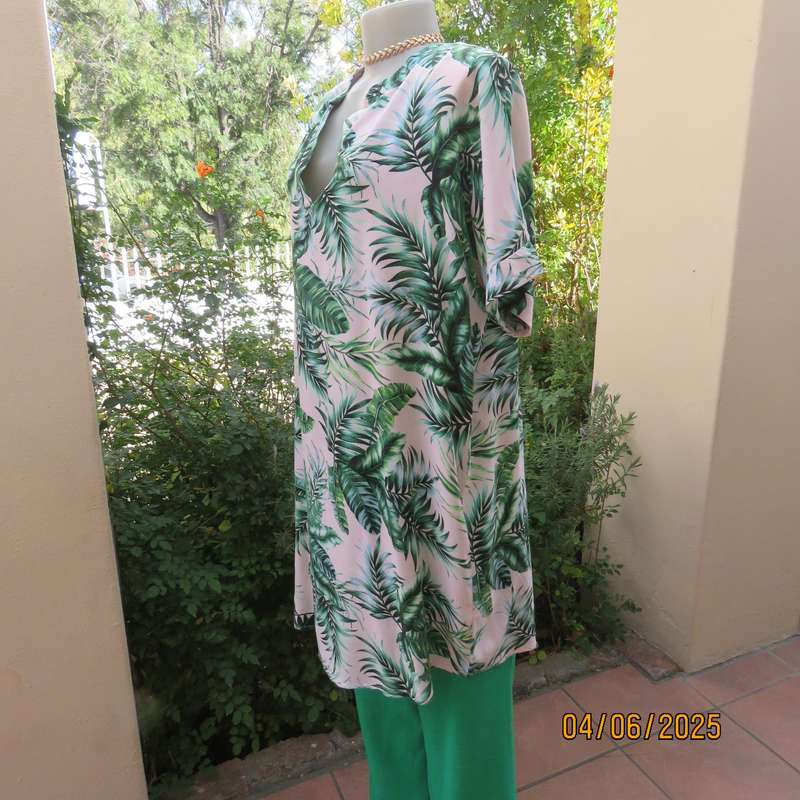 Cool long white top-short dress with green leaf pattern in viscose. Size 42-44