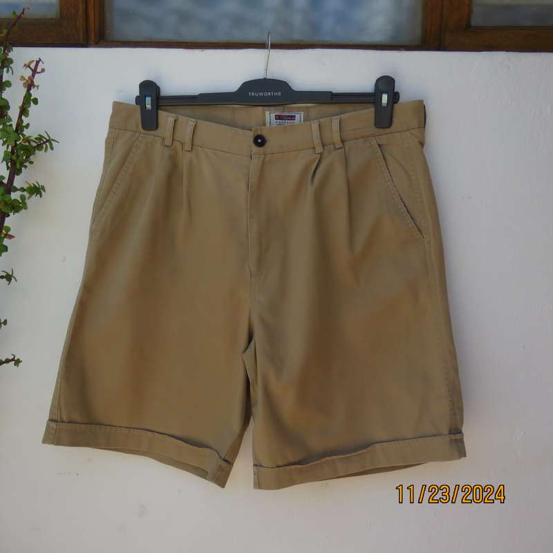STONE HARBOUR  men's dark khaki chino shorts size 34.Two side pockets.One at back.100%.cotton.As new