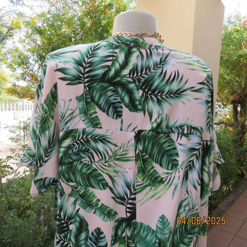 Cool long white top-short dress with green leaf pattern in viscose. Size 42-44