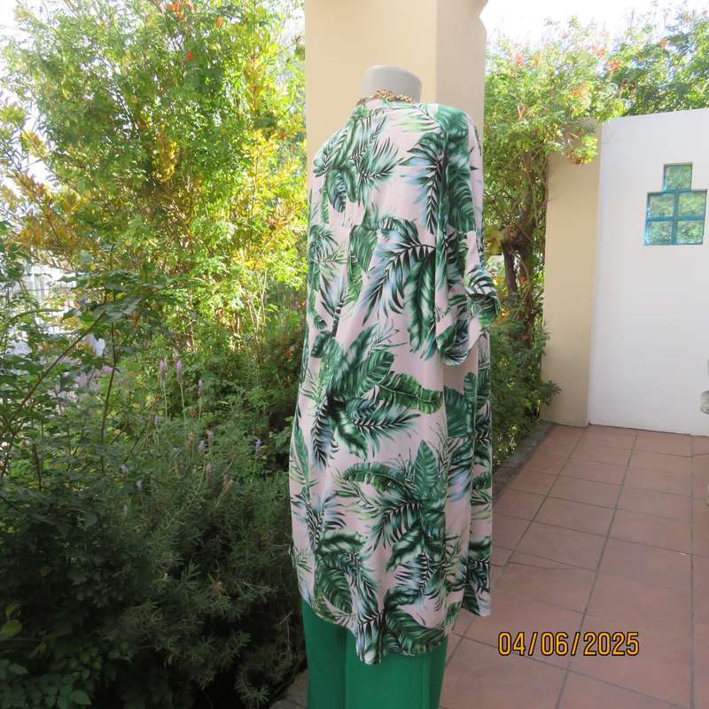 Cool long white top-short dress with green leaf pattern in viscose. Size 42-44