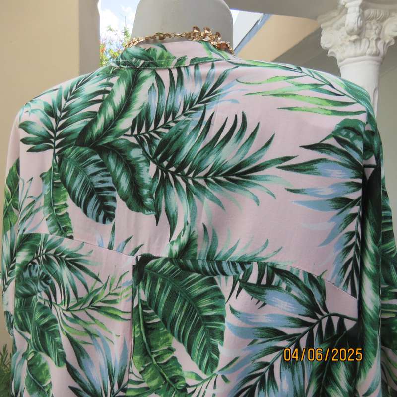 Cool long white top-short dress with green leaf pattern in viscose. Size 42-44