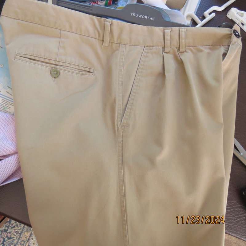 STONE HARBOUR  men's dark khaki chino shorts size 34.Two side pockets.One at back.100%.cotton.As new