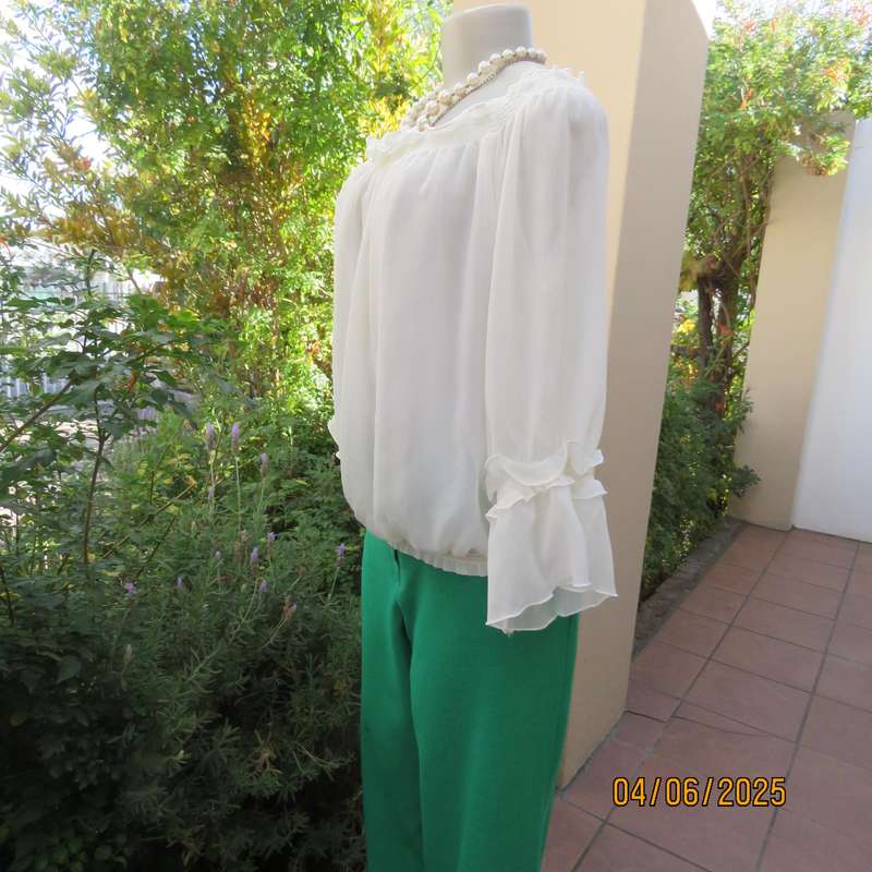 KELSO light cream crinkled polyester blouson style top. Wide elasticated neckline Size 40