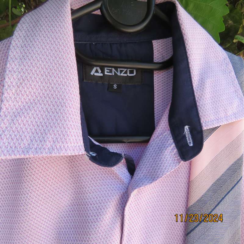 ENZO long sleeve pink-white textured polycotton smart shirt in size Small. Free matching tie. As new