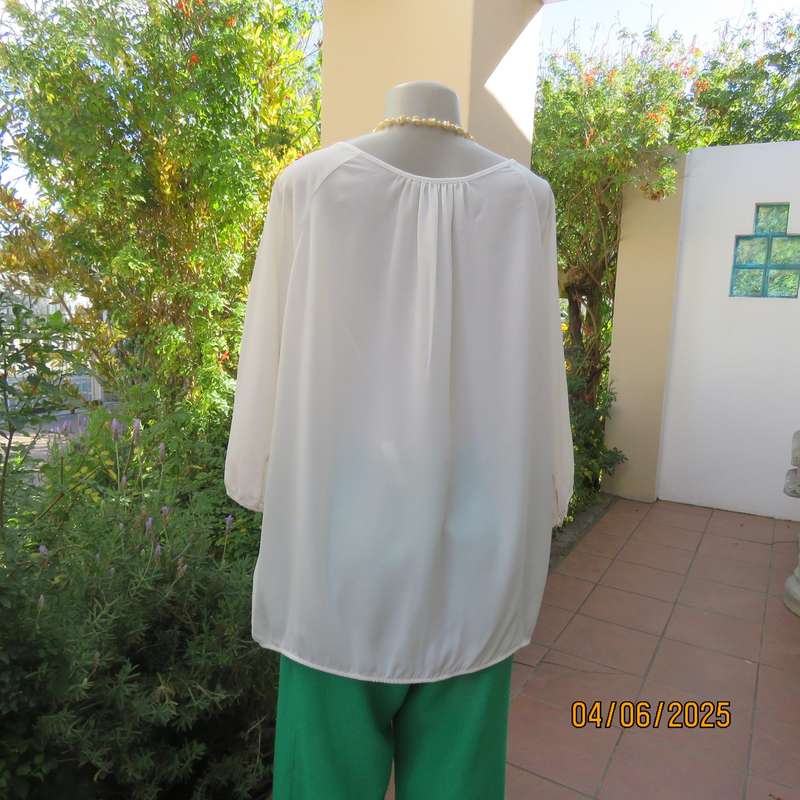 MERIEN HALL light cream polyester blouson top size 46. Threequarter sleeves.