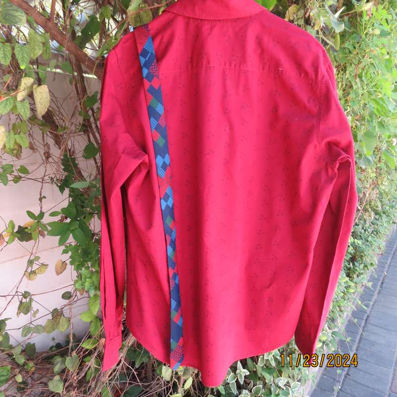 Smart dark red long sleeve men's shirt by OR size L-chest 115cm. Front pocket.Matching tie. As new