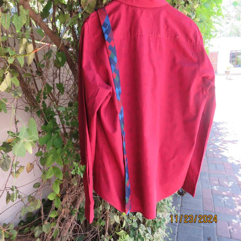 Smart dark red long sleeve men's shirt by OR size L-chest 115cm. Front pocket.Matching tie. As new
