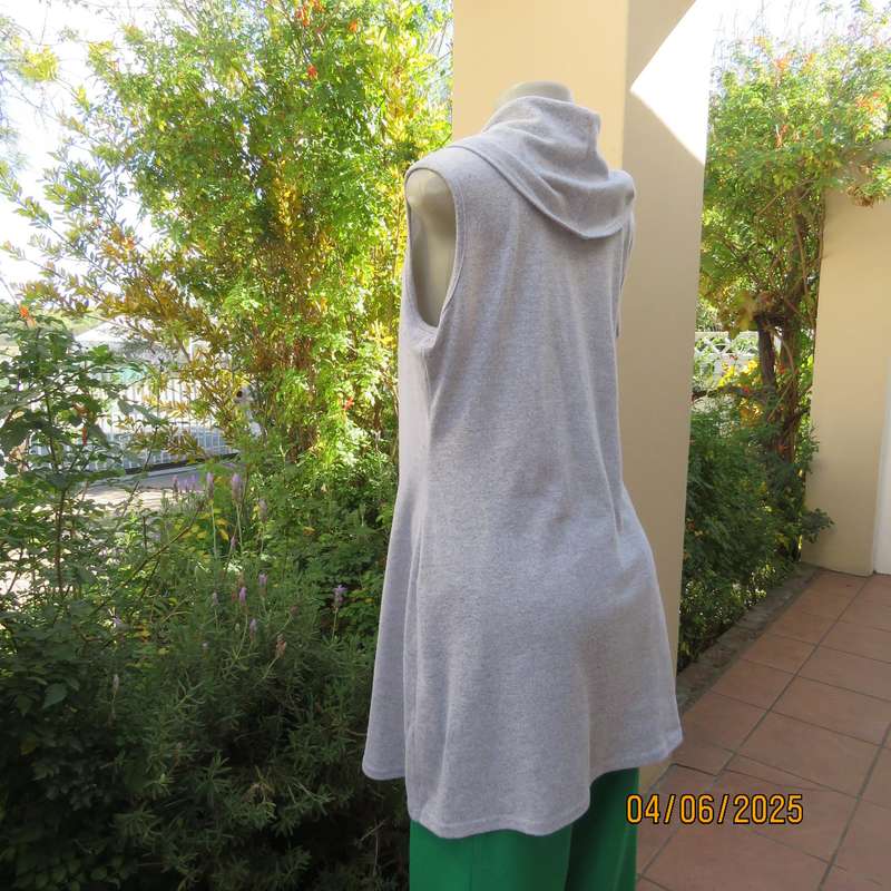 Soft stretch poly knit silvergrey long top with wide fold over collar. Size 40