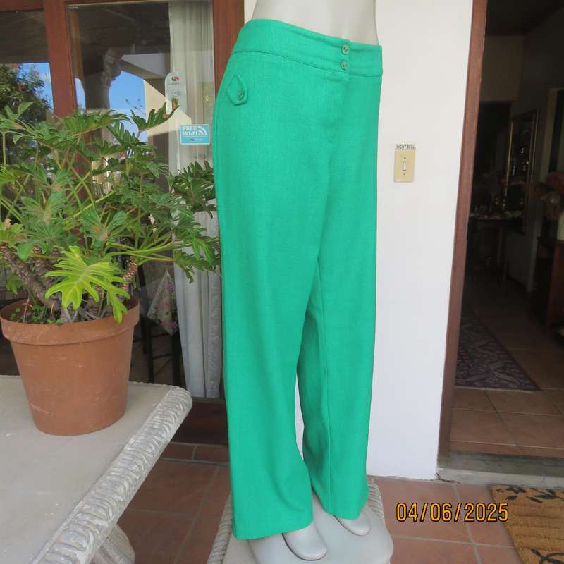 ML Classics parakeet green straight leg pants in polyester with linen look. Size 40