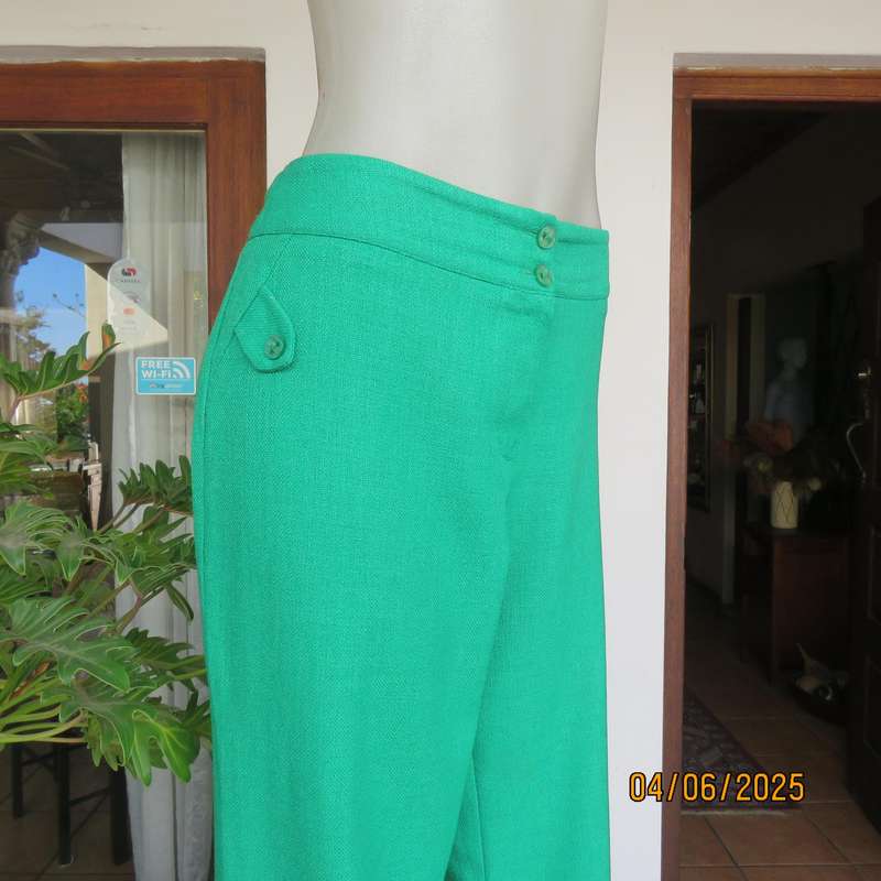 ML Classics parakeet green straight leg pants in polyester with linen look. Size 40