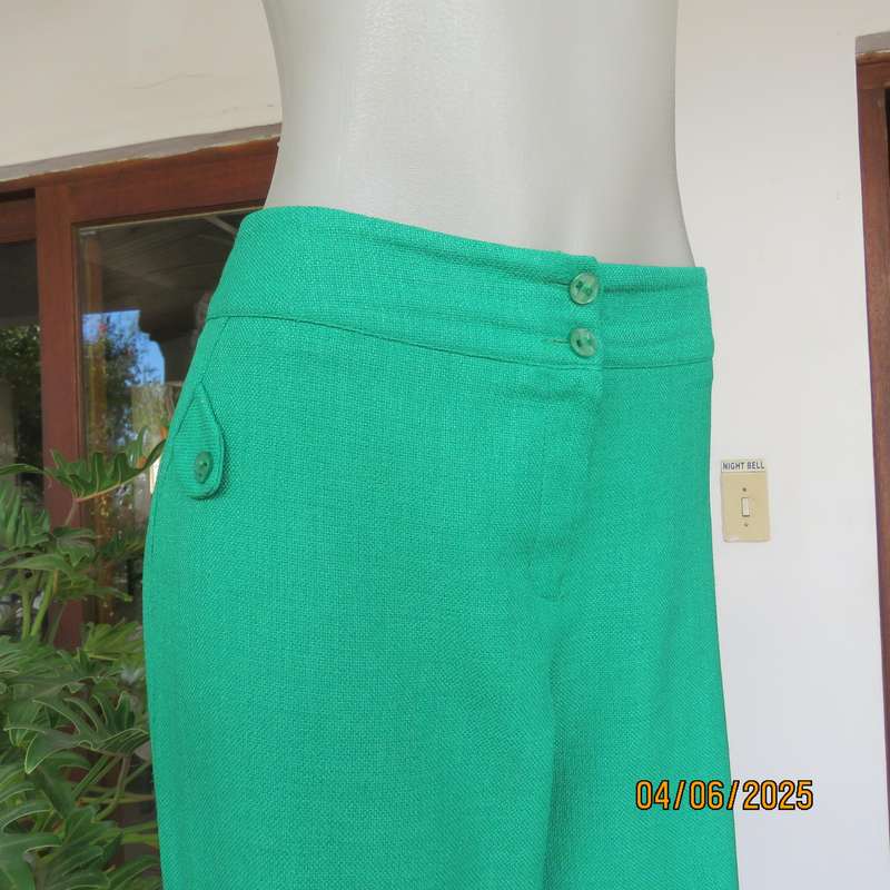 ML Classics parakeet green straight leg pants in polyester with linen look. Size 40