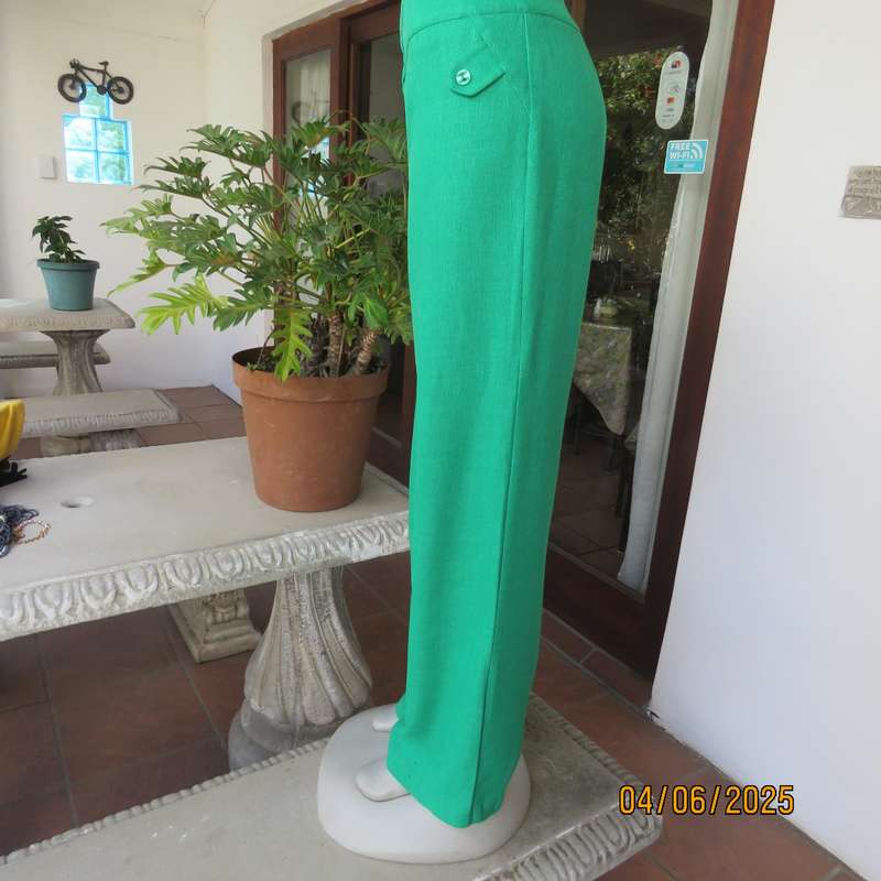 ML Classics parakeet green straight leg pants in polyester with linen look. Size 40
