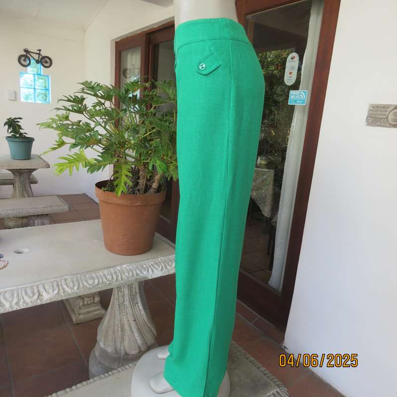 ML Classics parakeet green straight leg pants in polyester with linen look. Size 40