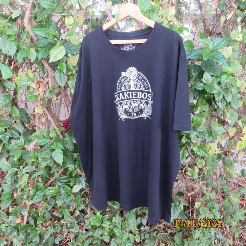 KAKIEBOS men's very black short sleeve T shirt in 100% cotton. Size 5XL.