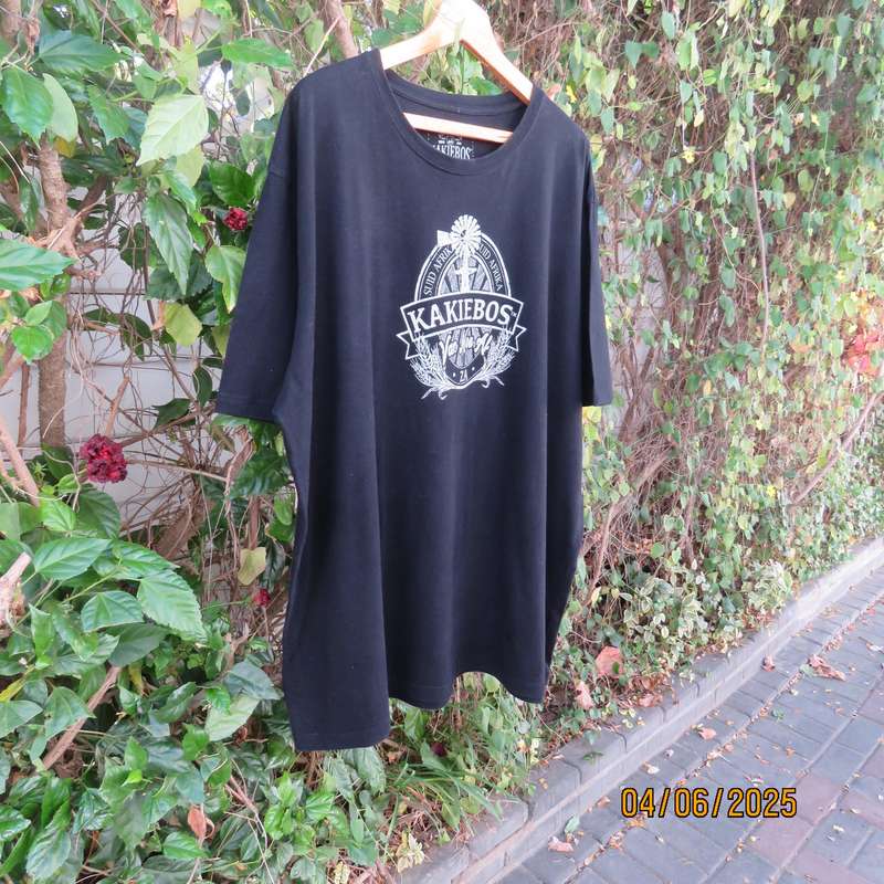 KAKIEBOS men's very black short sleeve T shirt in 100% cotton. Size 5XL.