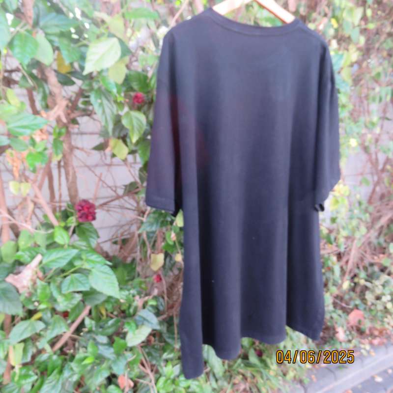 KAKIEBOS men's very black short sleeve T shirt in 100% cotton. Size 5XL.