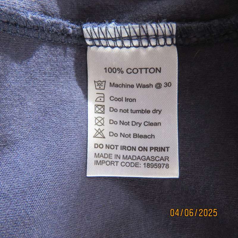 WILDEBEES navy T shirt in 100% cotton. Size 5XL with short sleeves. As new