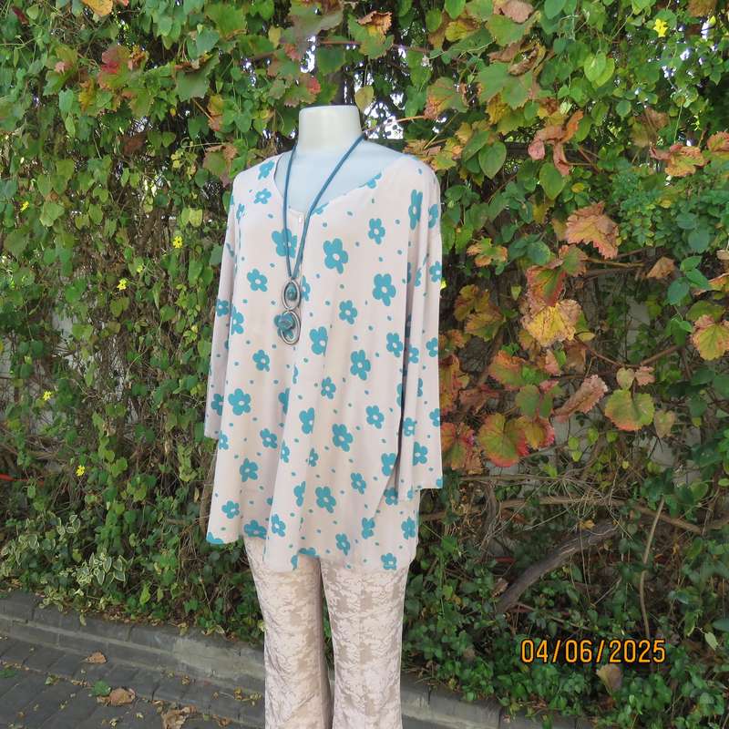 Ecru colour loose polycotton stretch top-jade flowers. Elbow sleeves. Size 50