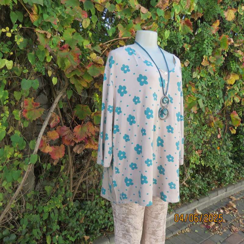 Ecru colour loose polycotton stretch top-jade flowers. Elbow sleeves. Size 50