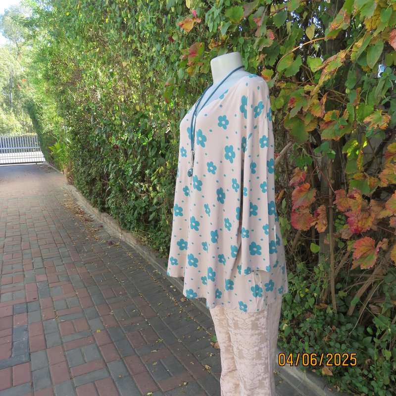 Ecru colour loose polycotton stretch top-jade flowers. Elbow sleeves. Size 50