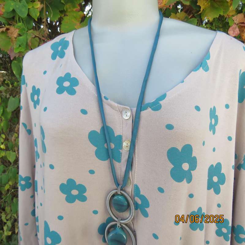 Ecru colour loose polycotton stretch top-jade flowers. Elbow sleeves. Size 50
