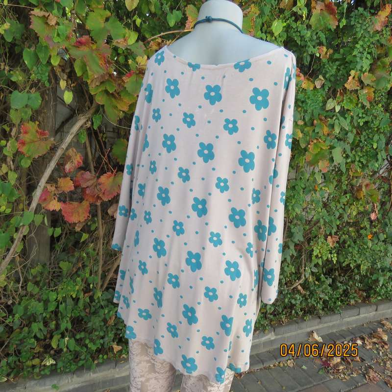Ecru colour loose polycotton stretch top-jade flowers. Elbow sleeves. Size 50