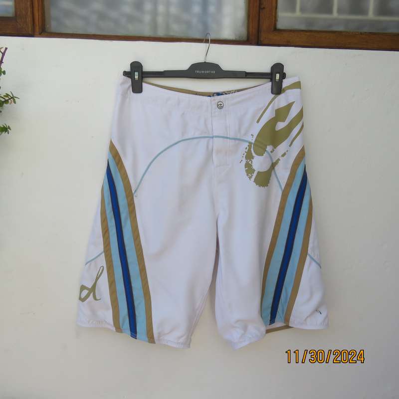 LIZZARD, as new men's white boardshorts. Golden brown-blue logo and stripes.Size 34 Breathing fabric