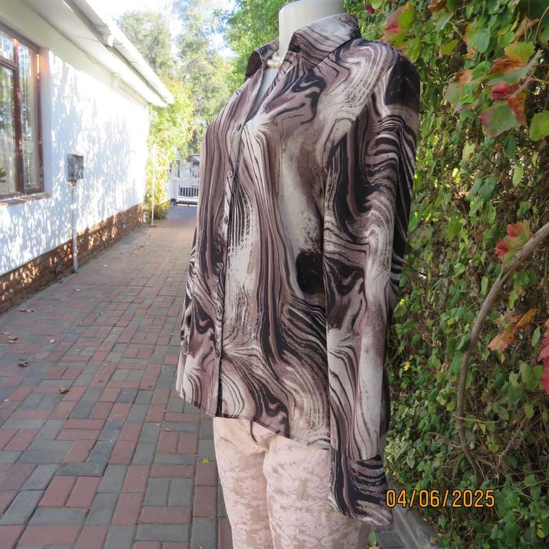 WOOLWORTHS marble patterned long sleeve top in black-beige and browns. Size 36