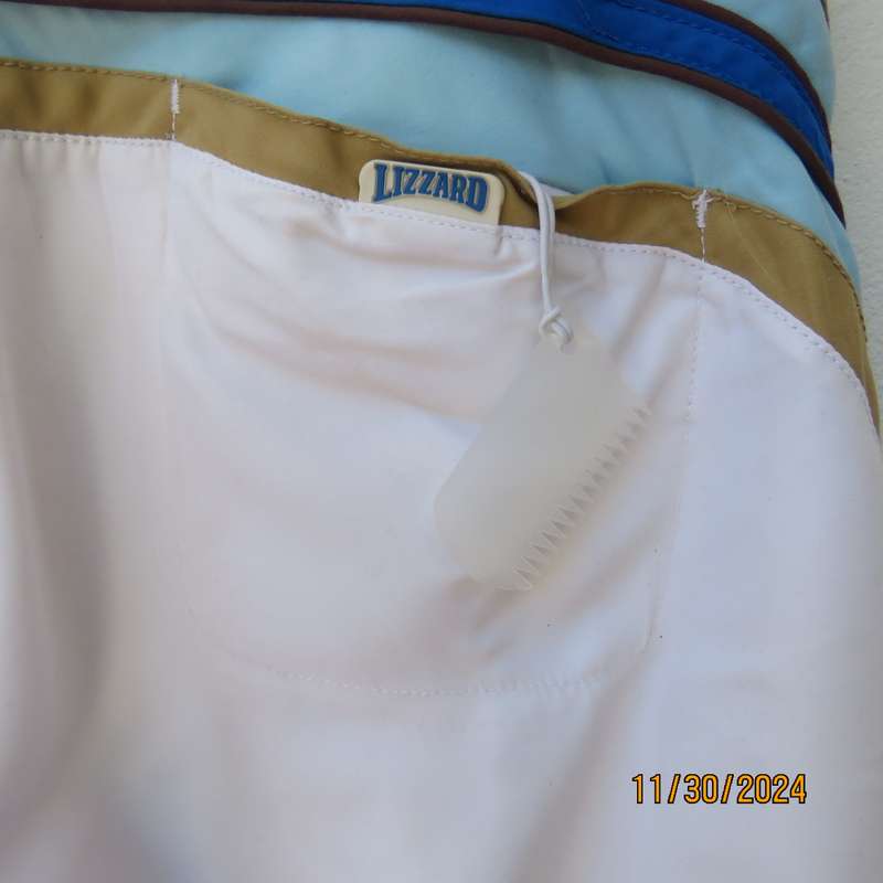 LIZZARD, as new men's white boardshorts. Golden brown-blue logo and stripes.Size 34 Breathing fabric