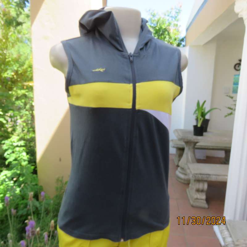 Attractive MAXED hooded dark grey-yellow stripe-white breathing fabric top. Size 34.Zip-up front.