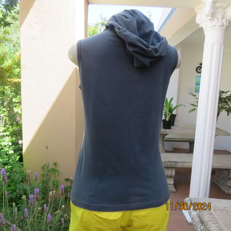 Attractive MAXED hooded dark grey-yellow stripe-white breathing fabric top. Size 34.Zip-up front.