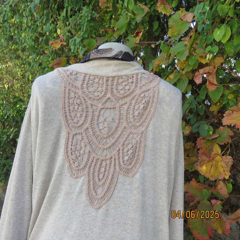 MILADYS cream-white mottled long sleeve open cardigan. Lace decor at back. Size 44 +