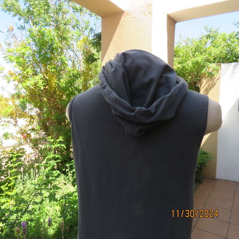 Attractive MAXED hooded dark grey-yellow stripe-white breathing fabric top. Size 34.Zip-up front.