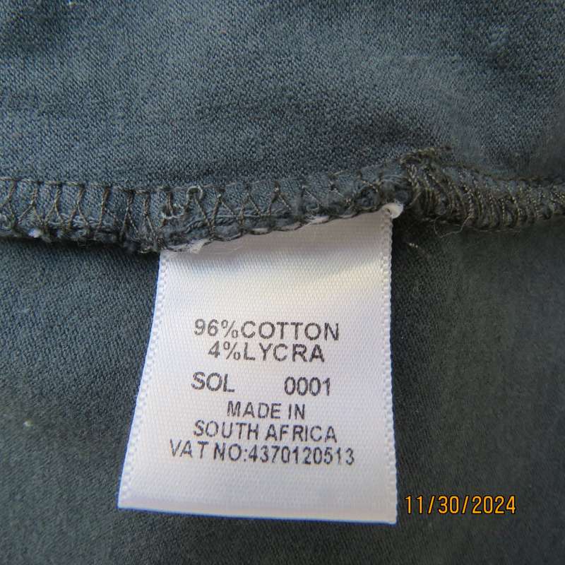 Attractive MAXED hooded dark grey-yellow stripe-white breathing fabric top. Size 34.Zip-up front.
