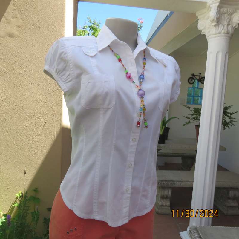 Pretty white capped sleeve button down tailored top. Cute pockets. Shirt collar. Size 38. As new