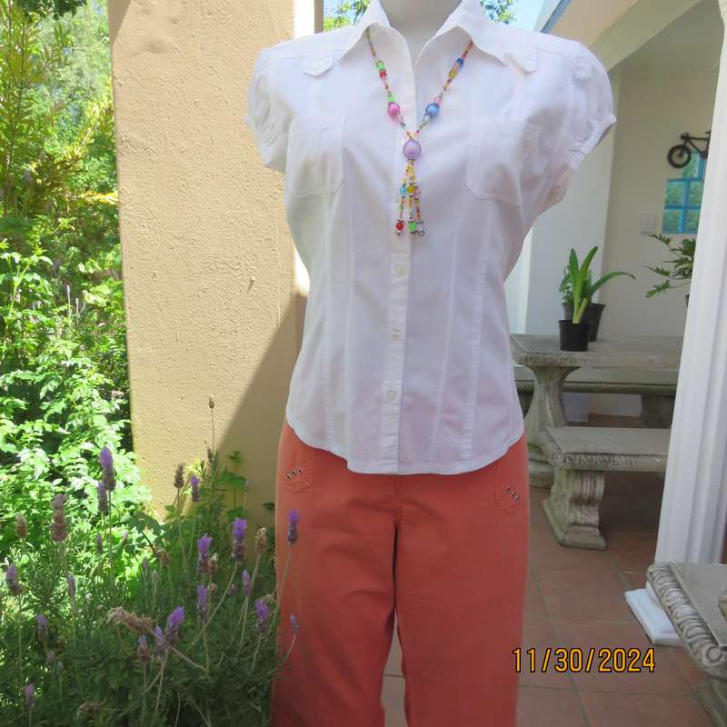 Pretty white capped sleeve button down tailored top. Cute pockets. Shirt collar. Size 38. As new