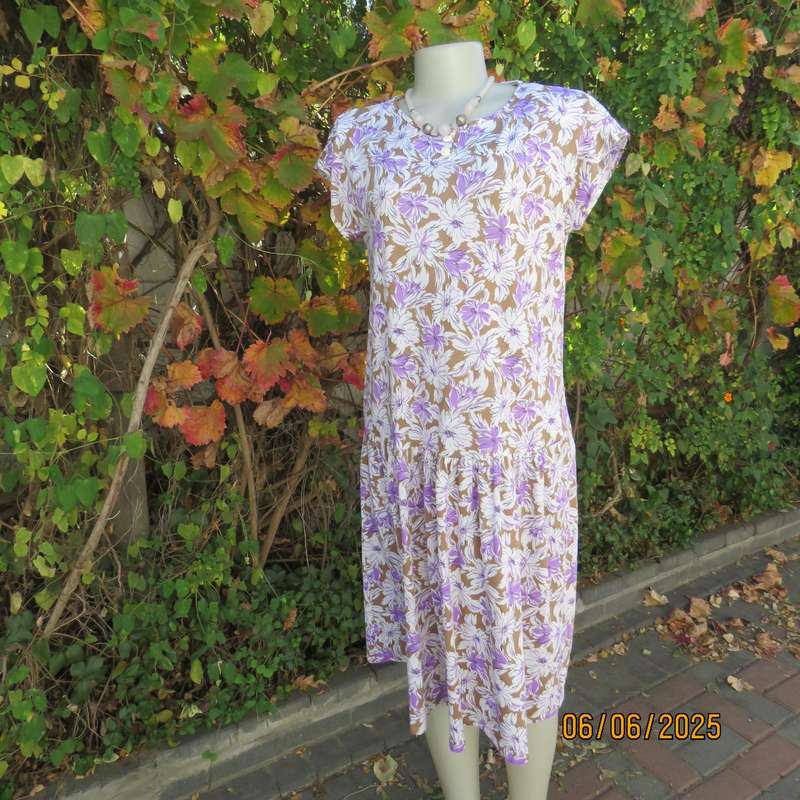 Vintage drop waist stretch polyester dress in tan with white-lilac flowers. Size 38