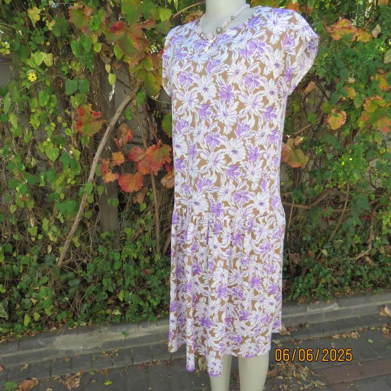 Vintage drop waist stretch polyester dress in tan with white-lilac flowers. Size 38