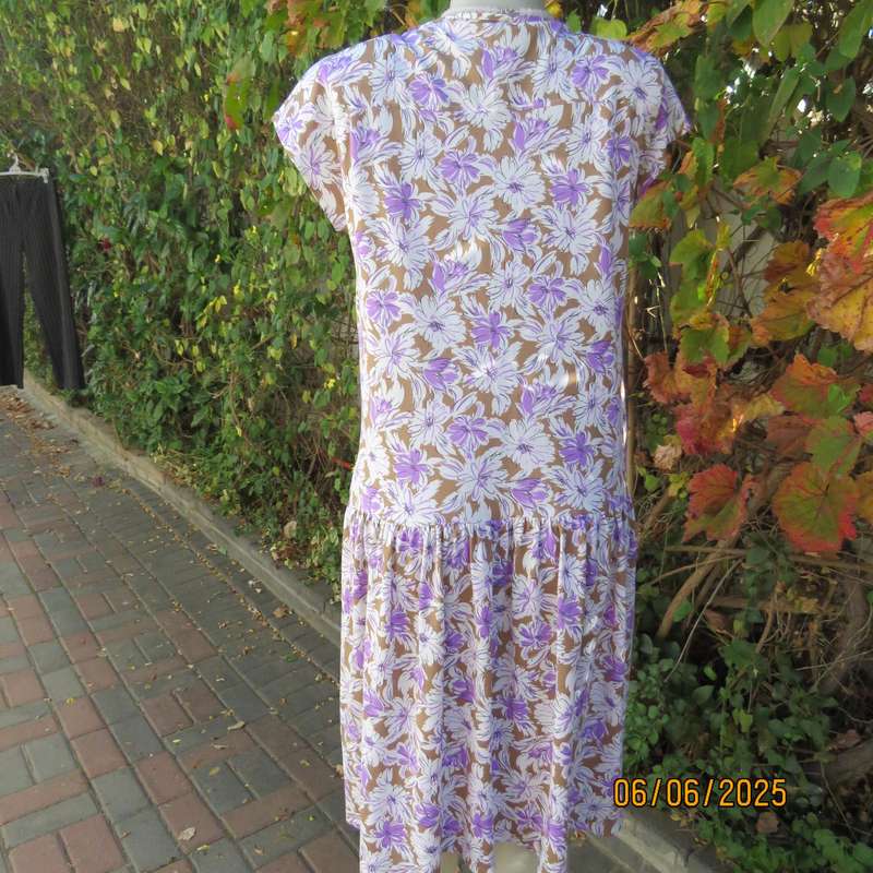 Vintage drop waist stretch polyester dress in tan with white-lilac flowers. Size 38