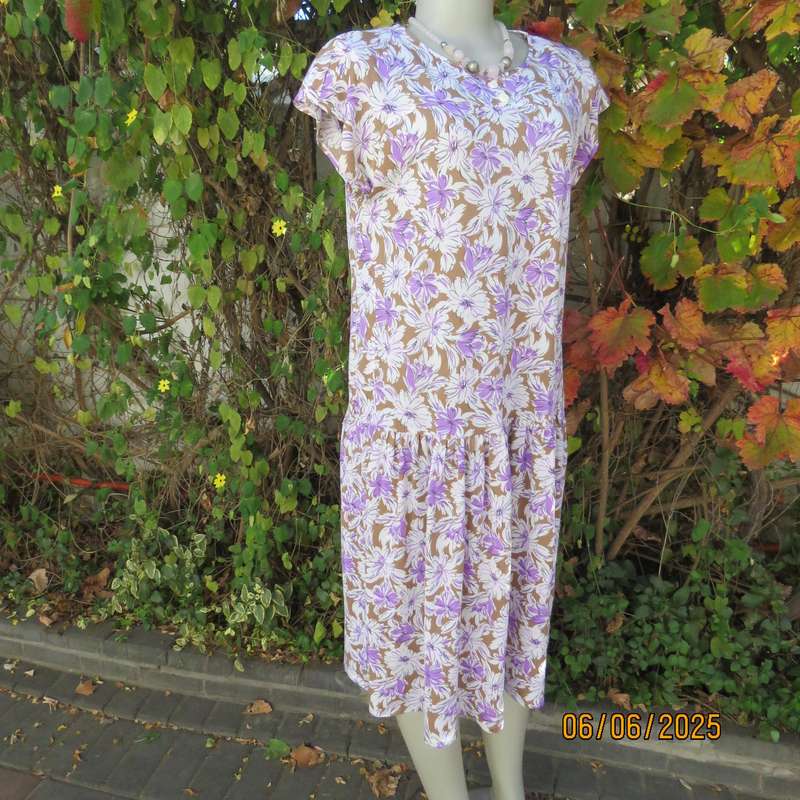 Vintage drop waist stretch polyester dress in tan with white-lilac flowers. Size 38